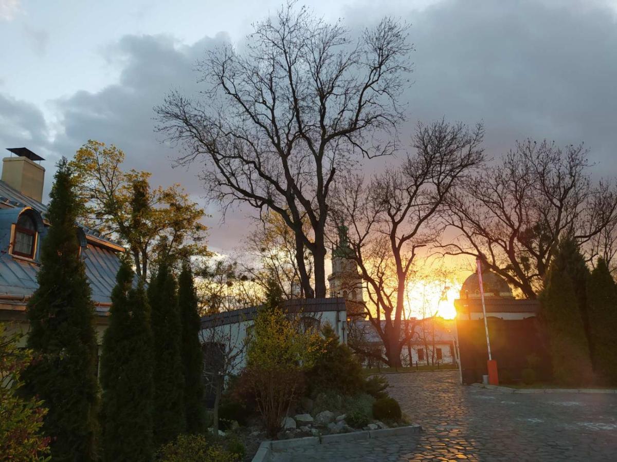 Guest House "Arkhistratyg" Lviv Exterior foto
