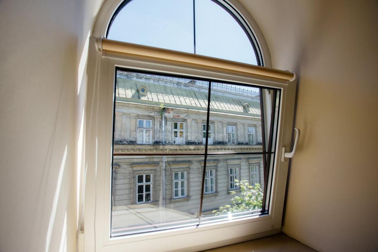 Guest House "Arkhistratyg" Lviv Exterior foto