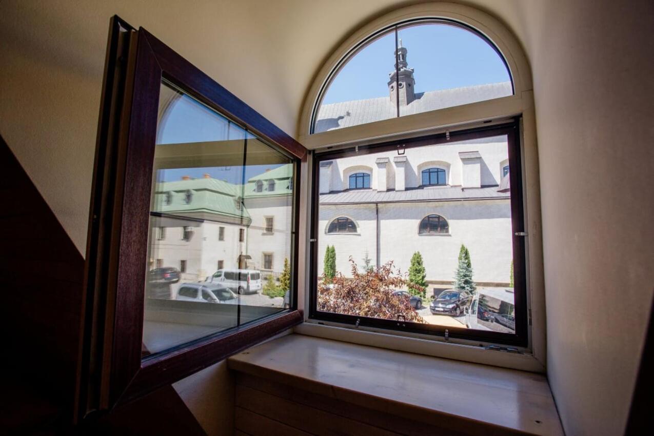 Guest House "Arkhistratyg" Lviv Exterior foto